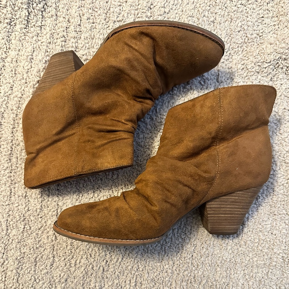 🎉 HP 12/1 🎉 Diba Brown Faux Suede Ankle Booties